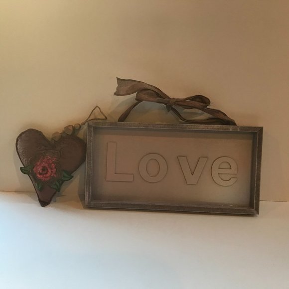 Wood LOVE Sign Champagne Color and Fabric Heart Ornament with Pink Rose Gold Fl - Picture 4 of 4